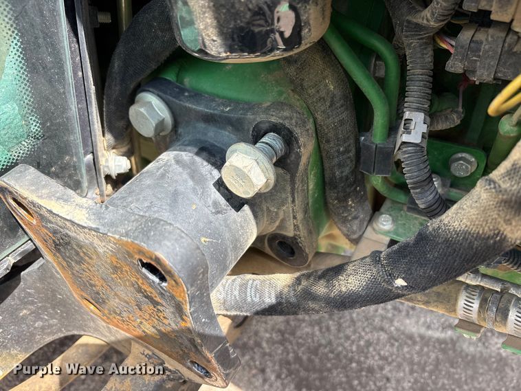 image for item YA3027 2022 John Deere 3033R MFWD tractor