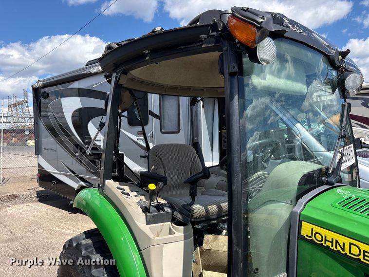 image for item YA3027 2022 John Deere 3033R MFWD tractor
