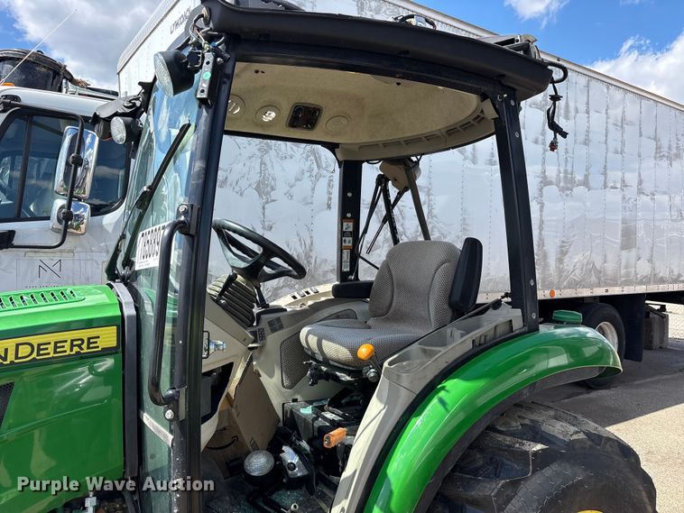 image for item YA3027 2022 John Deere 3033R MFWD tractor