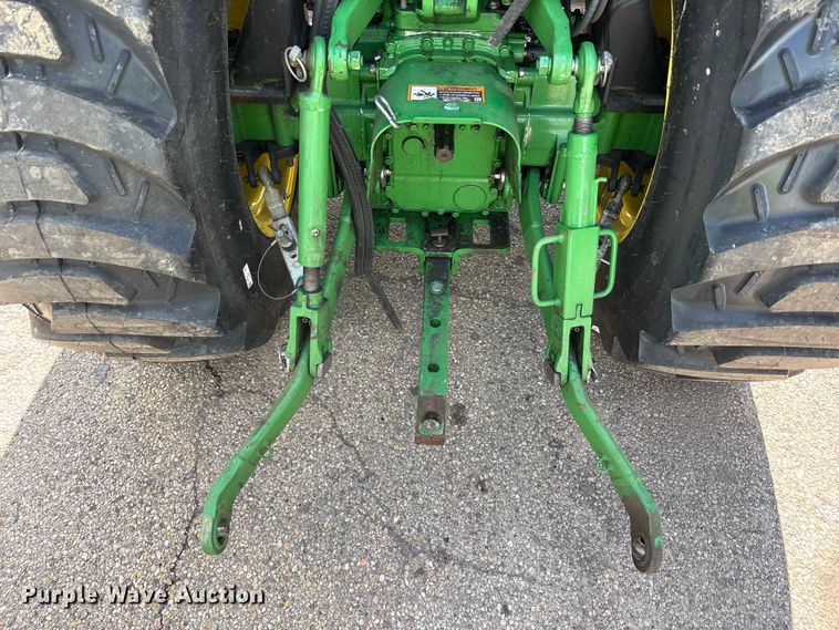 image for item YA3027 2022 John Deere 3033R MFWD tractor