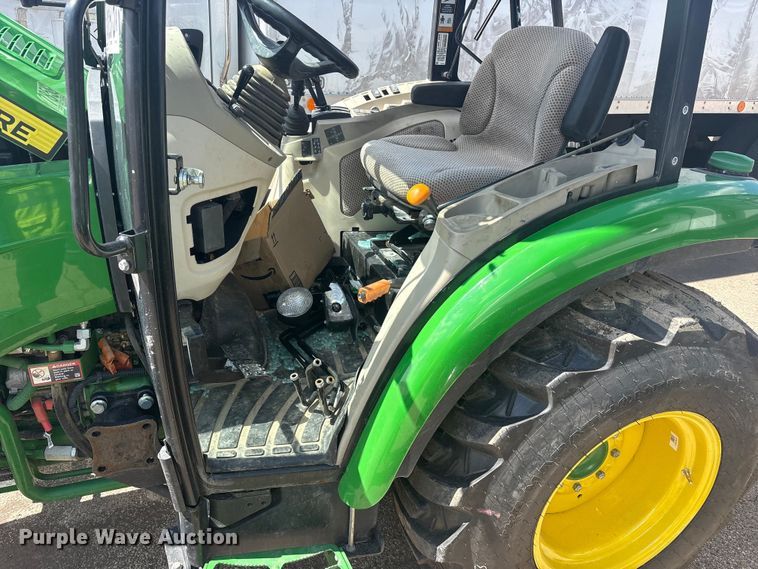 image for item YA3027 2022 John Deere 3033R MFWD tractor