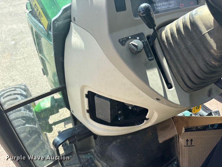 image for item YA3027 2022 John Deere 3033R MFWD tractor
