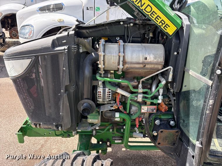 image for item YA3027 2022 John Deere 3033R MFWD tractor