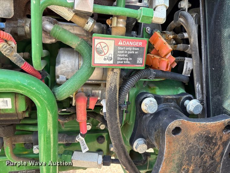 image for item YA3027 2022 John Deere 3033R MFWD tractor