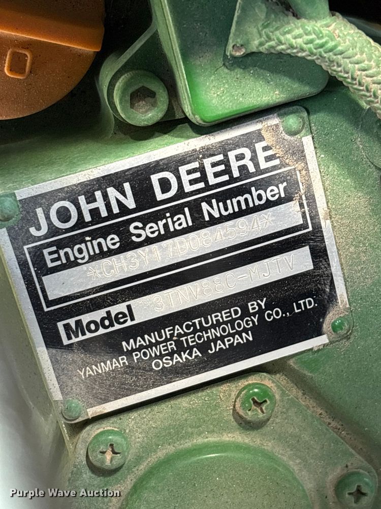 image for item YA3027 2022 John Deere 3033R MFWD tractor