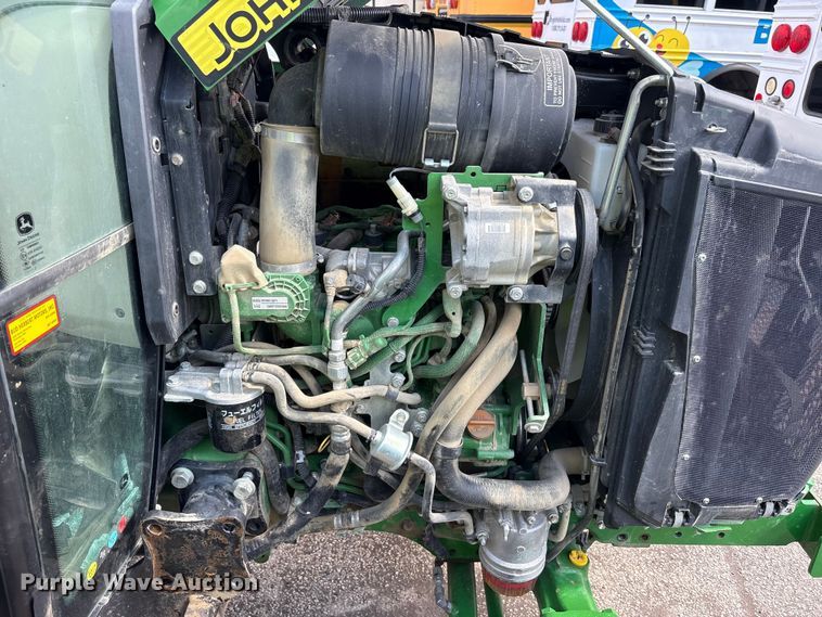 image for item YA3027 2022 John Deere 3033R MFWD tractor