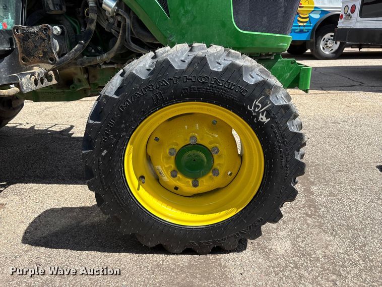 image for item YA3027 2022 John Deere 3033R MFWD tractor
