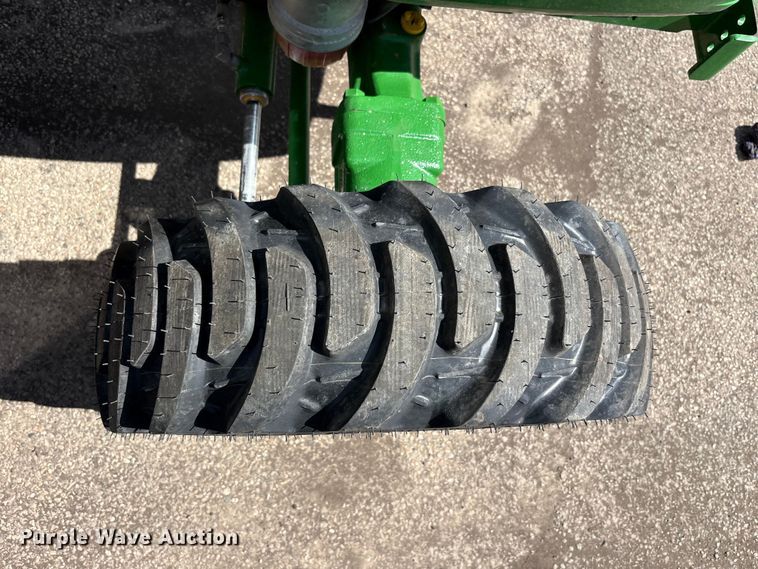 image for item YA3027 2022 John Deere 3033R MFWD tractor