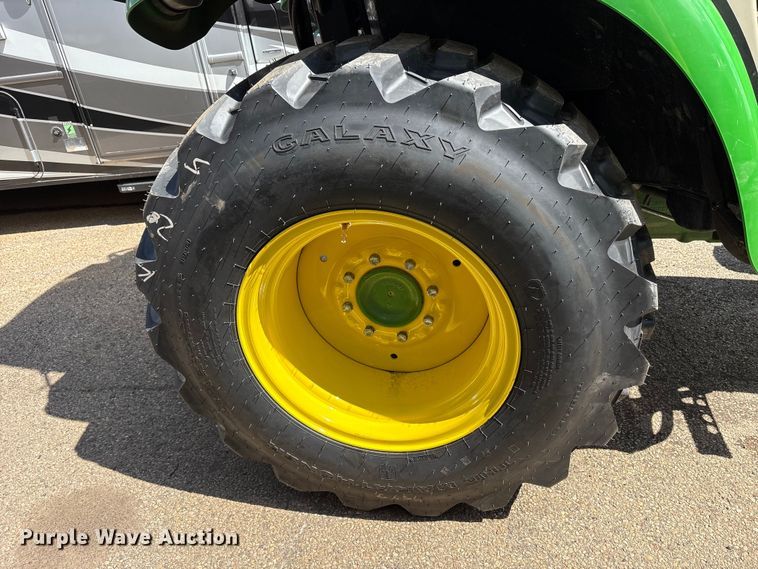 image for item YA3027 2022 John Deere 3033R MFWD tractor