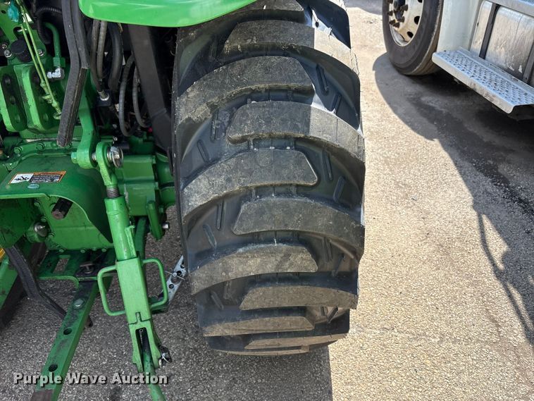 image for item YA3027 2022 John Deere 3033R MFWD tractor
