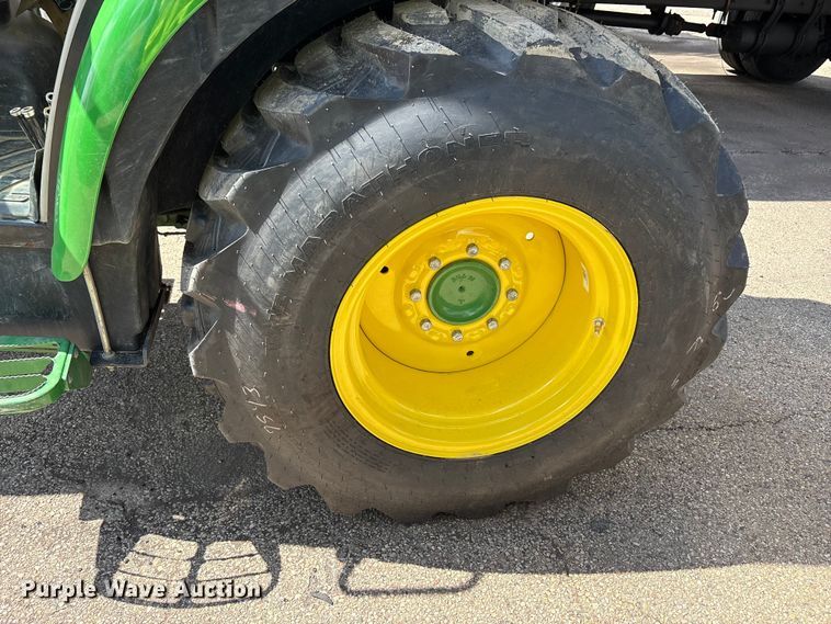 image for item YA3027 2022 John Deere 3033R MFWD tractor