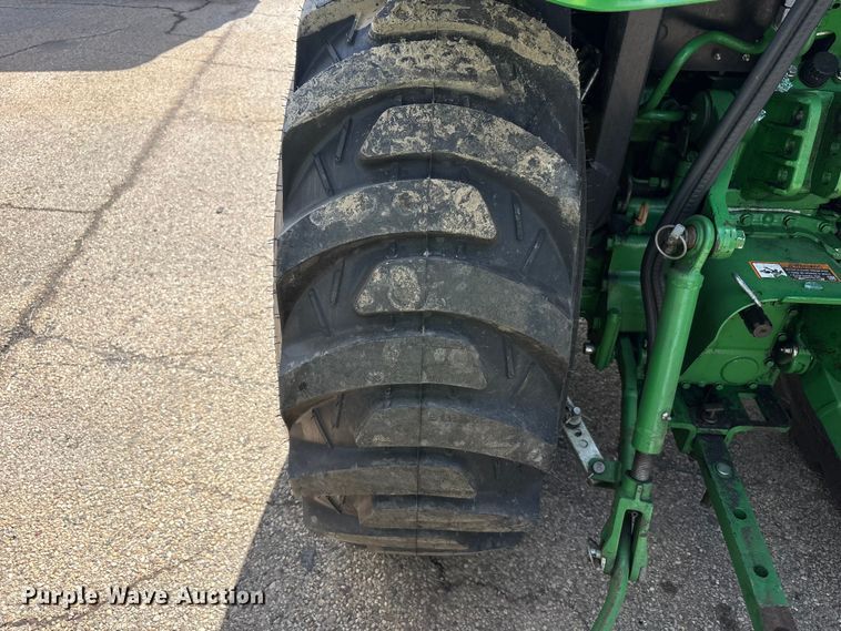image for item YA3027 2022 John Deere 3033R MFWD tractor