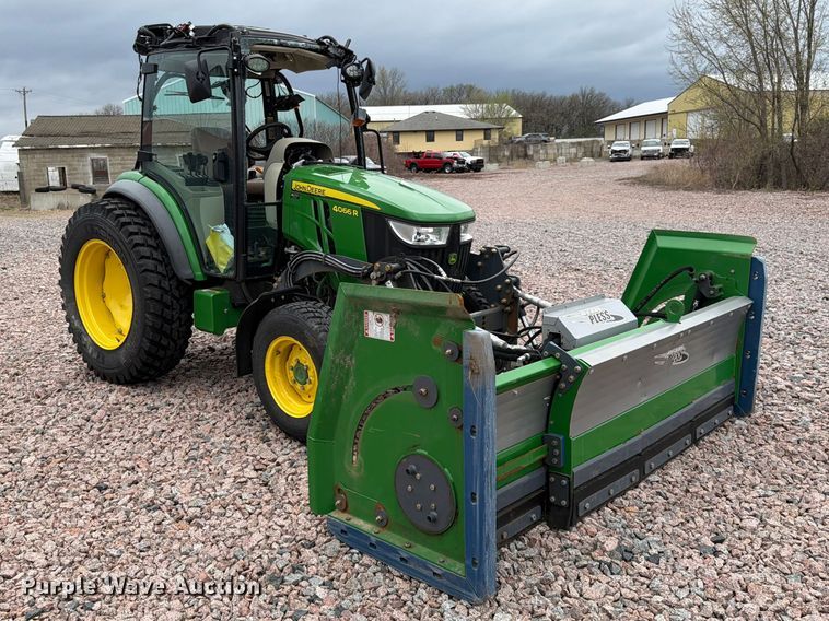 image for item YA3167 2022 John Deere 4066R MFWD tractor