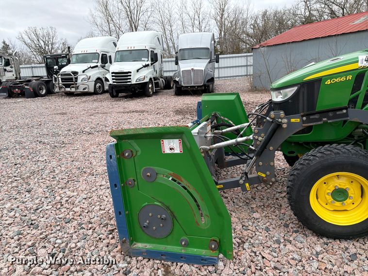 image for item YA3167 2022 John Deere 4066R MFWD tractor