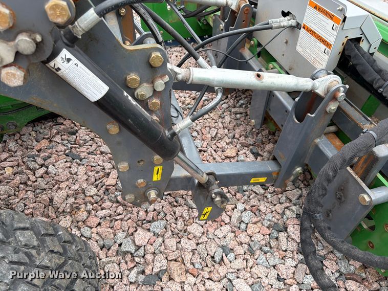 image for item YA3167 2022 John Deere 4066R MFWD tractor