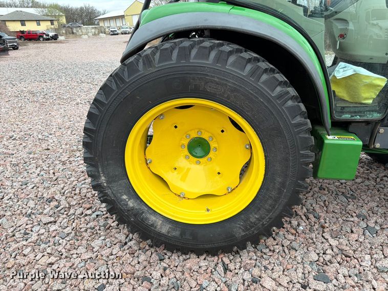 image for item YA3167 2022 John Deere 4066R MFWD tractor