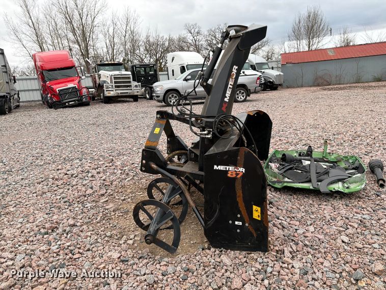 image for item YA3167 2022 John Deere 4066R MFWD tractor