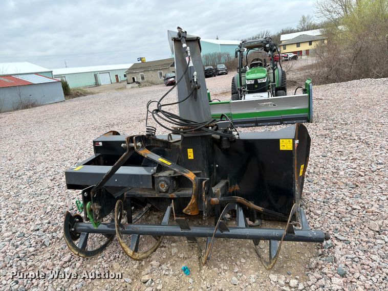 image for item YA3167 2022 John Deere 4066R MFWD tractor