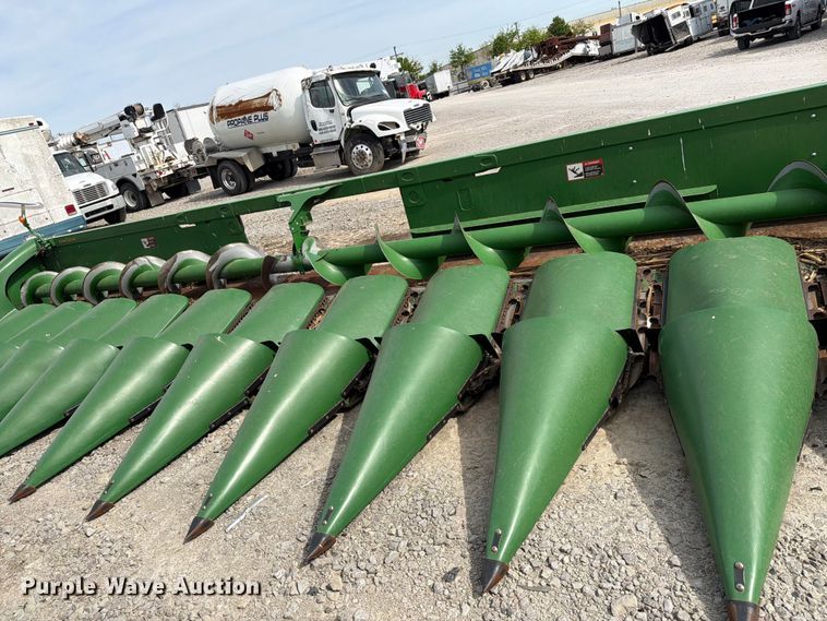 image for item YA3223 2020 John Deere 712C corn head