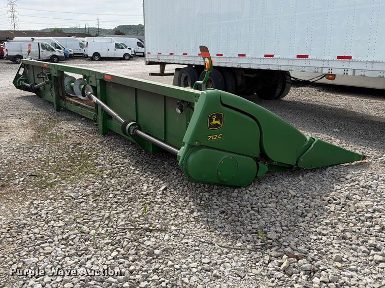 image for item YA3223 2020 John Deere 712C corn head