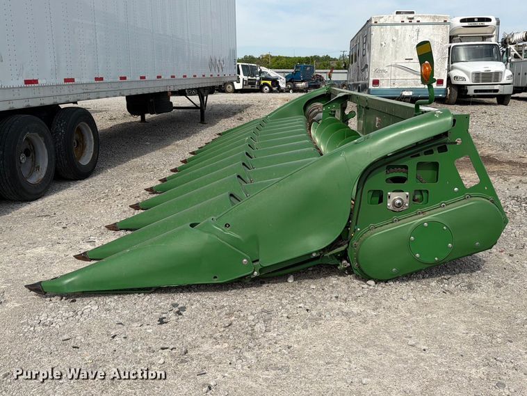image for item YA3223 2020 John Deere 712C corn head