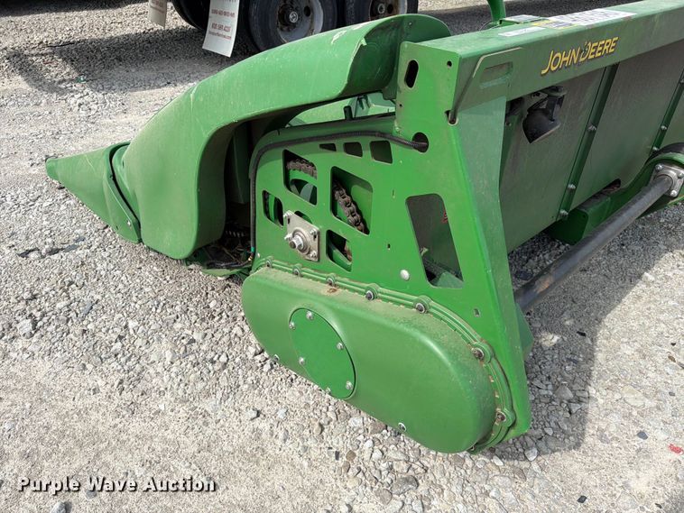 image for item YA3223 2020 John Deere 712C corn head