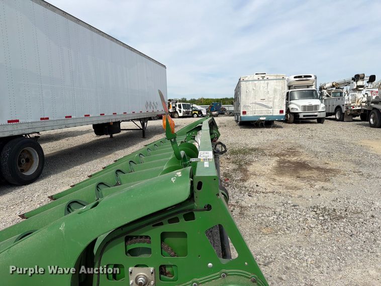 image for item YA3223 2020 John Deere 712C corn head