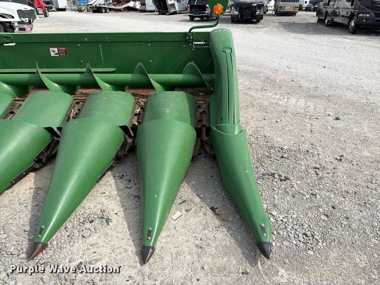 image for item YA3223 2020 John Deere 712C corn head