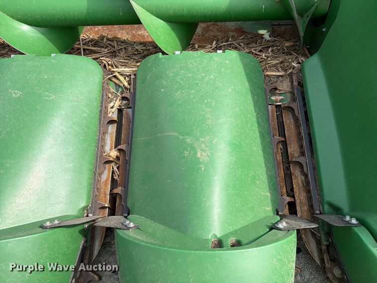 image for item YA3223 2020 John Deere 712C corn head