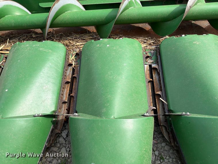 image for item YA3223 2020 John Deere 712C corn head