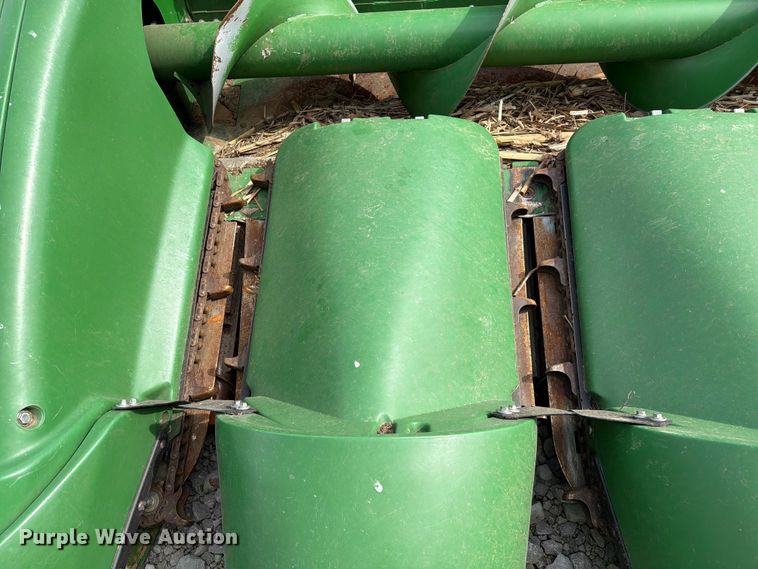 image for item YA3223 2020 John Deere 712C corn head