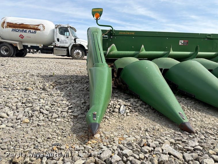 image for item YA3223 2020 John Deere 712C corn head