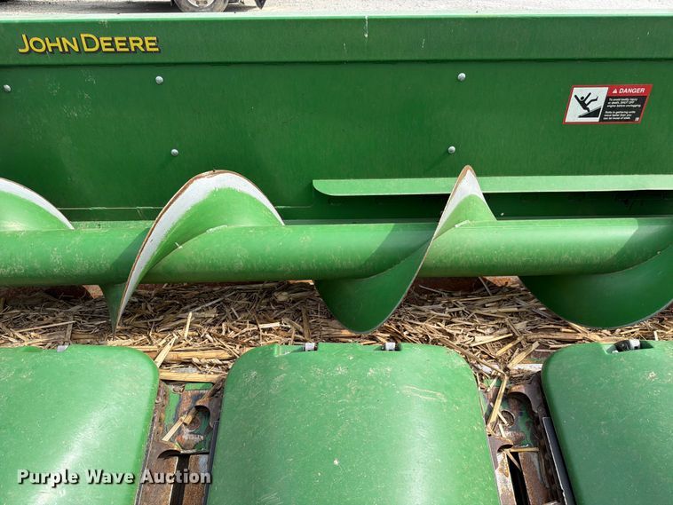 image for item YA3223 2020 John Deere 712C corn head