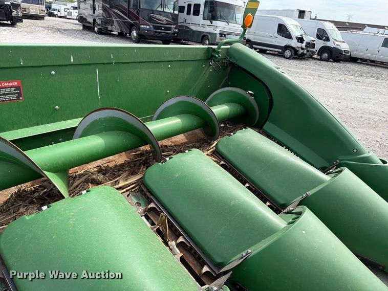 image for item YA3223 2020 John Deere 712C corn head