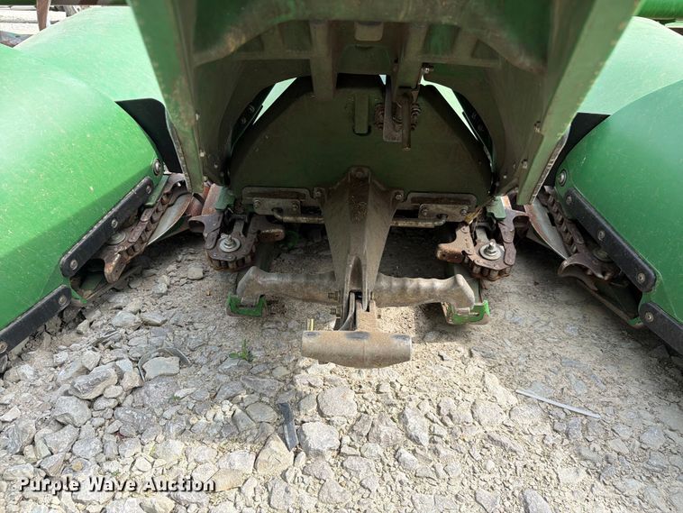 image for item YA3223 2020 John Deere 712C corn head