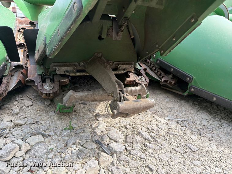 image for item YA3223 2020 John Deere 712C corn head