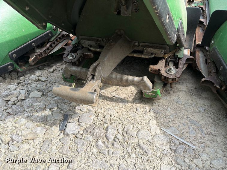 image for item YA3223 2020 John Deere 712C corn head