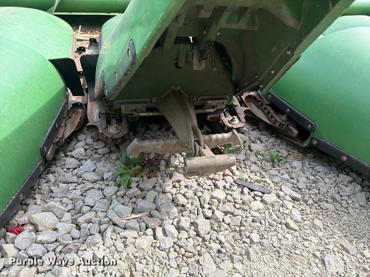 image for item YA3223 2020 John Deere 712C corn head