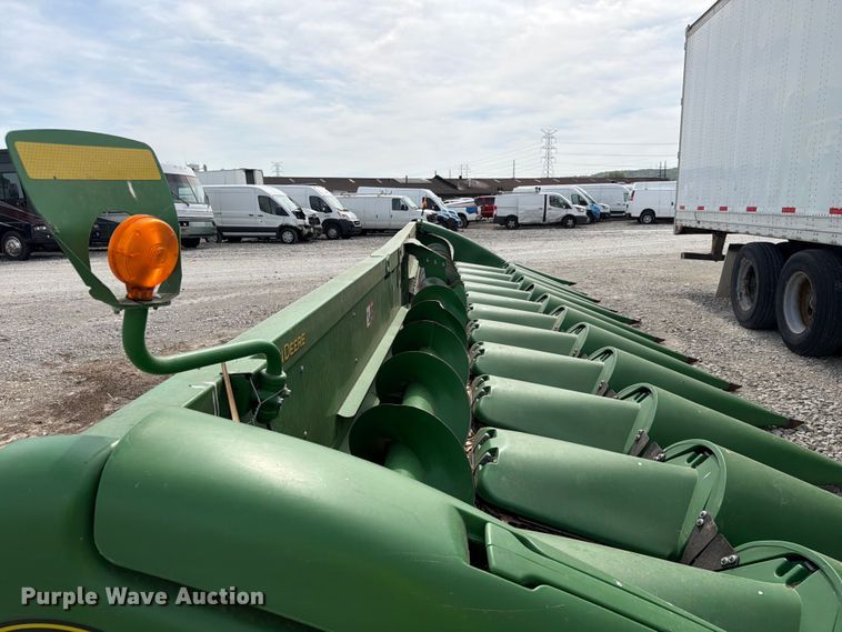 image for item YA3223 2020 John Deere 712C corn head