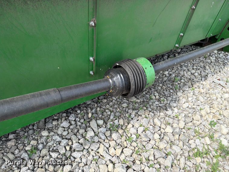 image for item YA3223 2020 John Deere 712C corn head