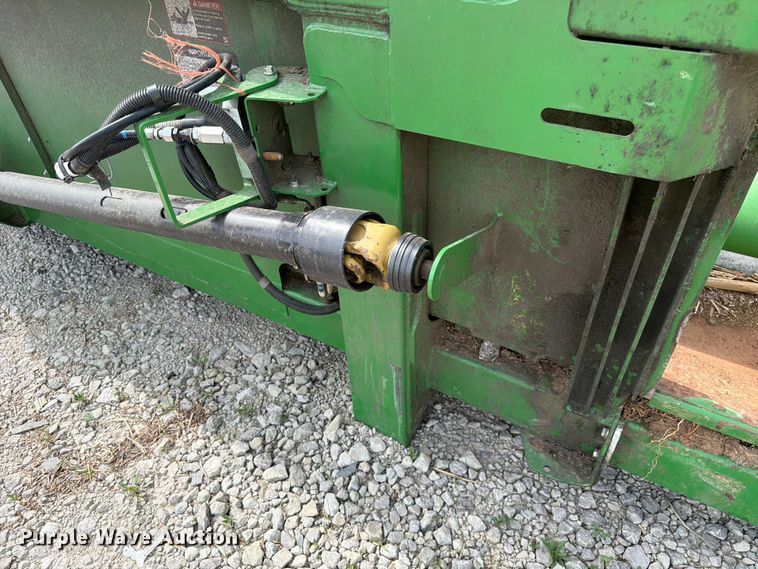 image for item YA3223 2020 John Deere 712C corn head