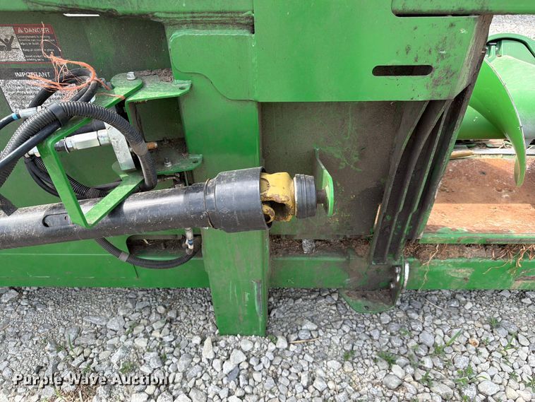 image for item YA3223 2020 John Deere 712C corn head