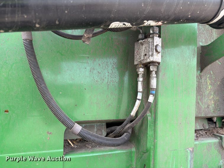 image for item YA3223 2020 John Deere 712C corn head