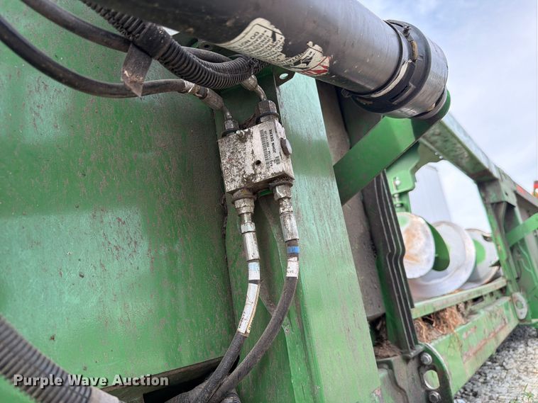 image for item YA3223 2020 John Deere 712C corn head