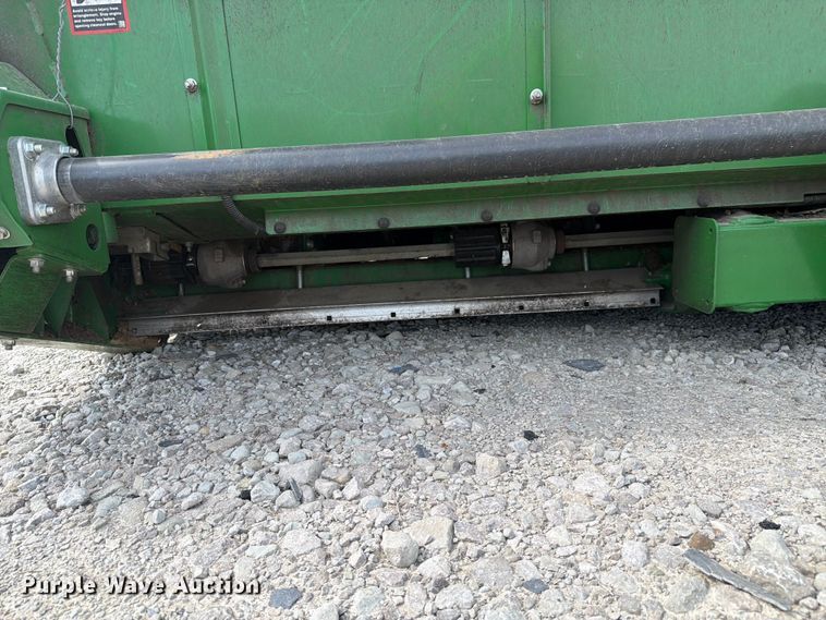 image for item YA3223 2020 John Deere 712C corn head