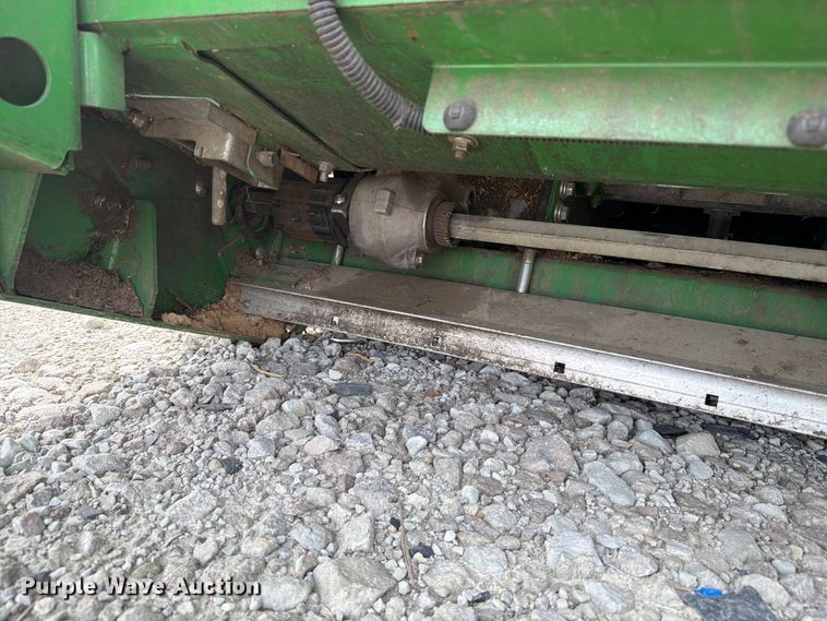 image for item YA3223 2020 John Deere 712C corn head