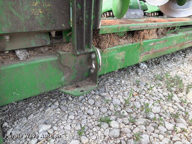 image for item YA3223 2020 John Deere 712C corn head