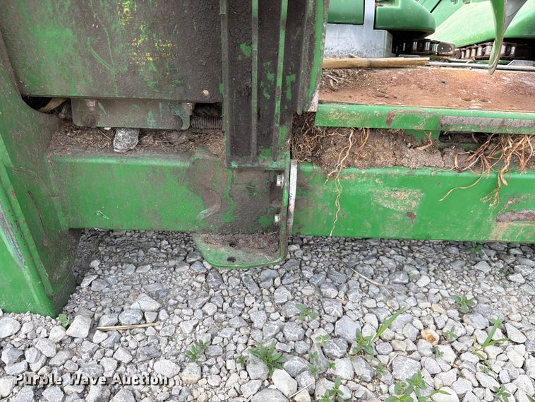 image for item YA3223 2020 John Deere 712C corn head