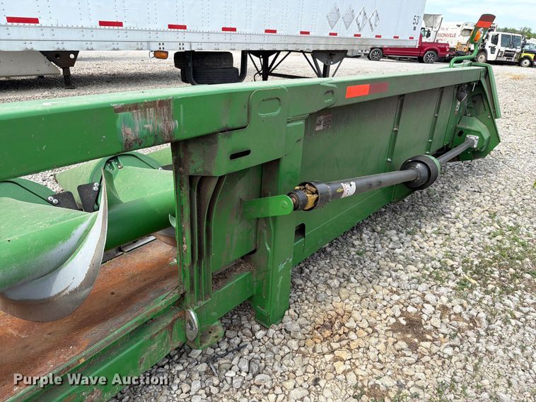 image for item YA3223 2020 John Deere 712C corn head