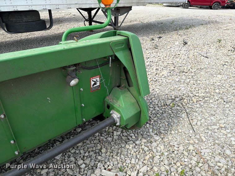 image for item YA3223 2020 John Deere 712C corn head